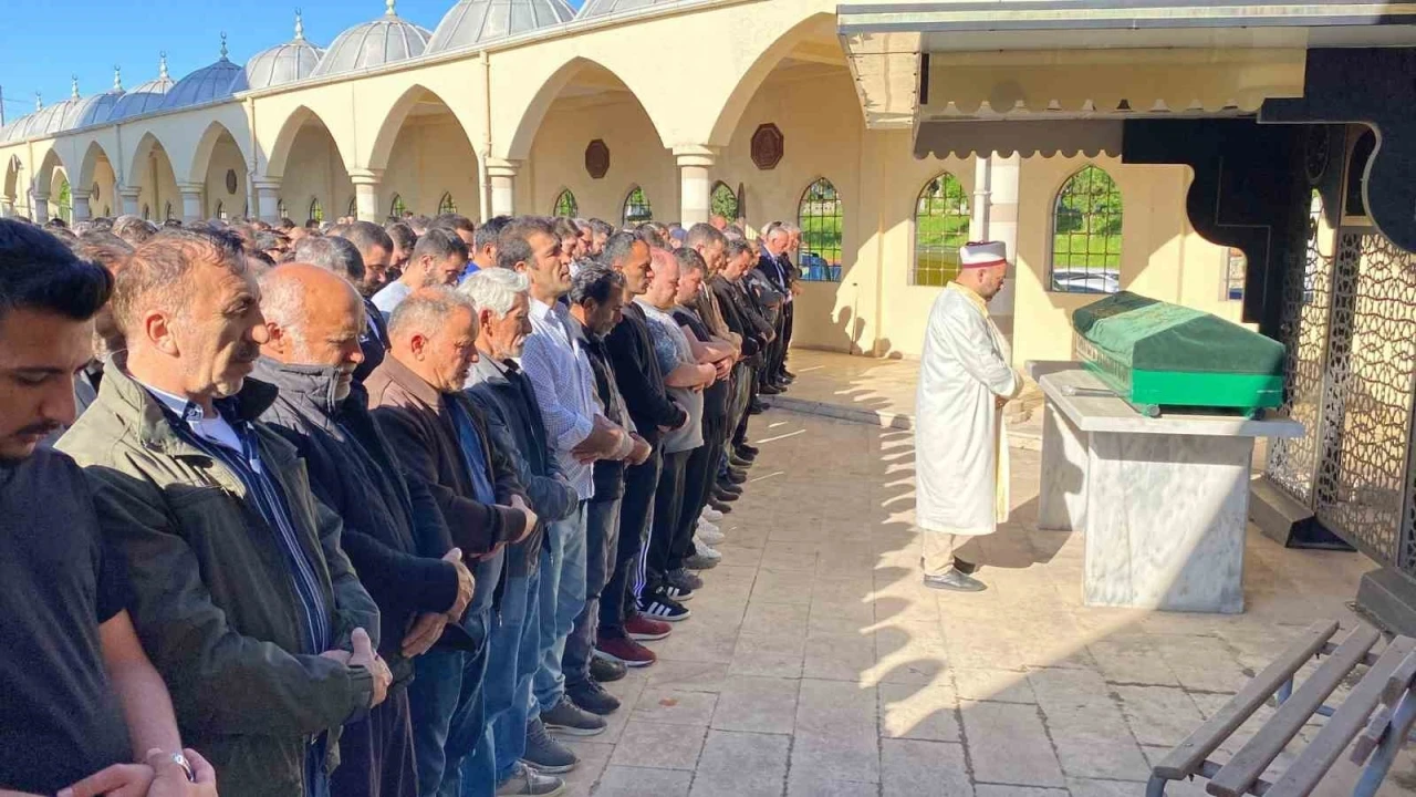 Miras meselesi yüzünden amcası tarafından öldürülen genç toprağa verildi
