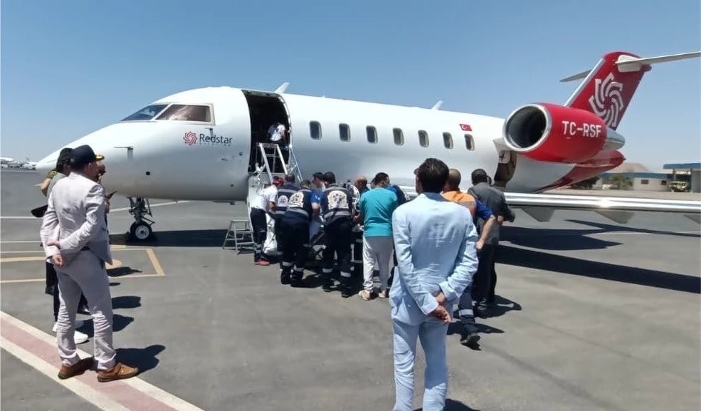 Mısır&rsquo;da trafik kazası ge&ccedil;iren 3 T&uuml;rk hava ambulansıyla T&uuml;rkiye&rsquo;ye getirildi
