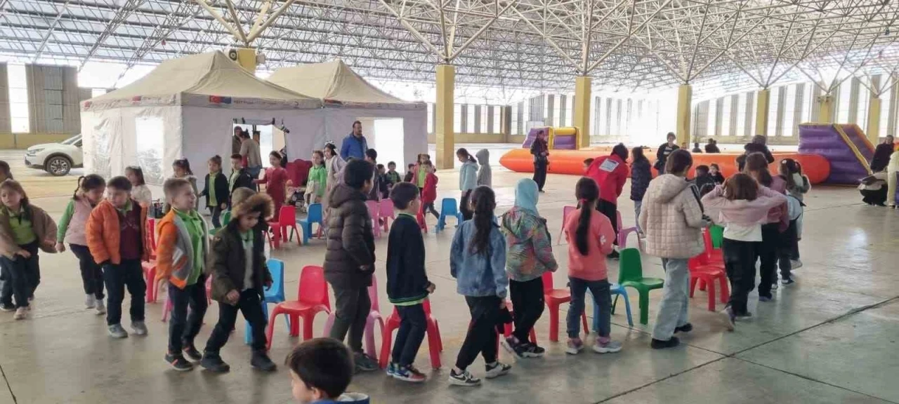 Mobil Çocuk Dostu Alan Tırı, Emek Mahallesi’nde kuruldu
