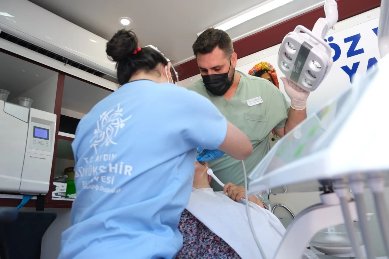 Mobil diş klinikleri &uuml;&ccedil; il&ccedil;ede vatandaşlarla buluştu
