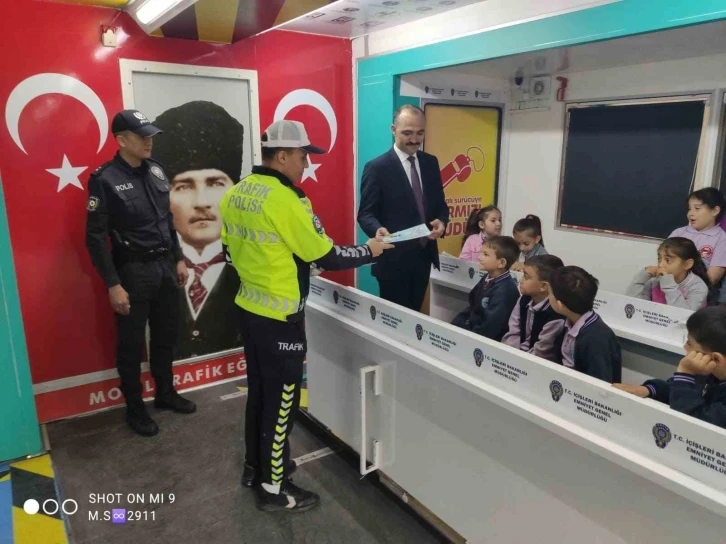 Mobil Eğitim Tırı ile geleceğin duyarlı sürücü adayları yetişiyor
