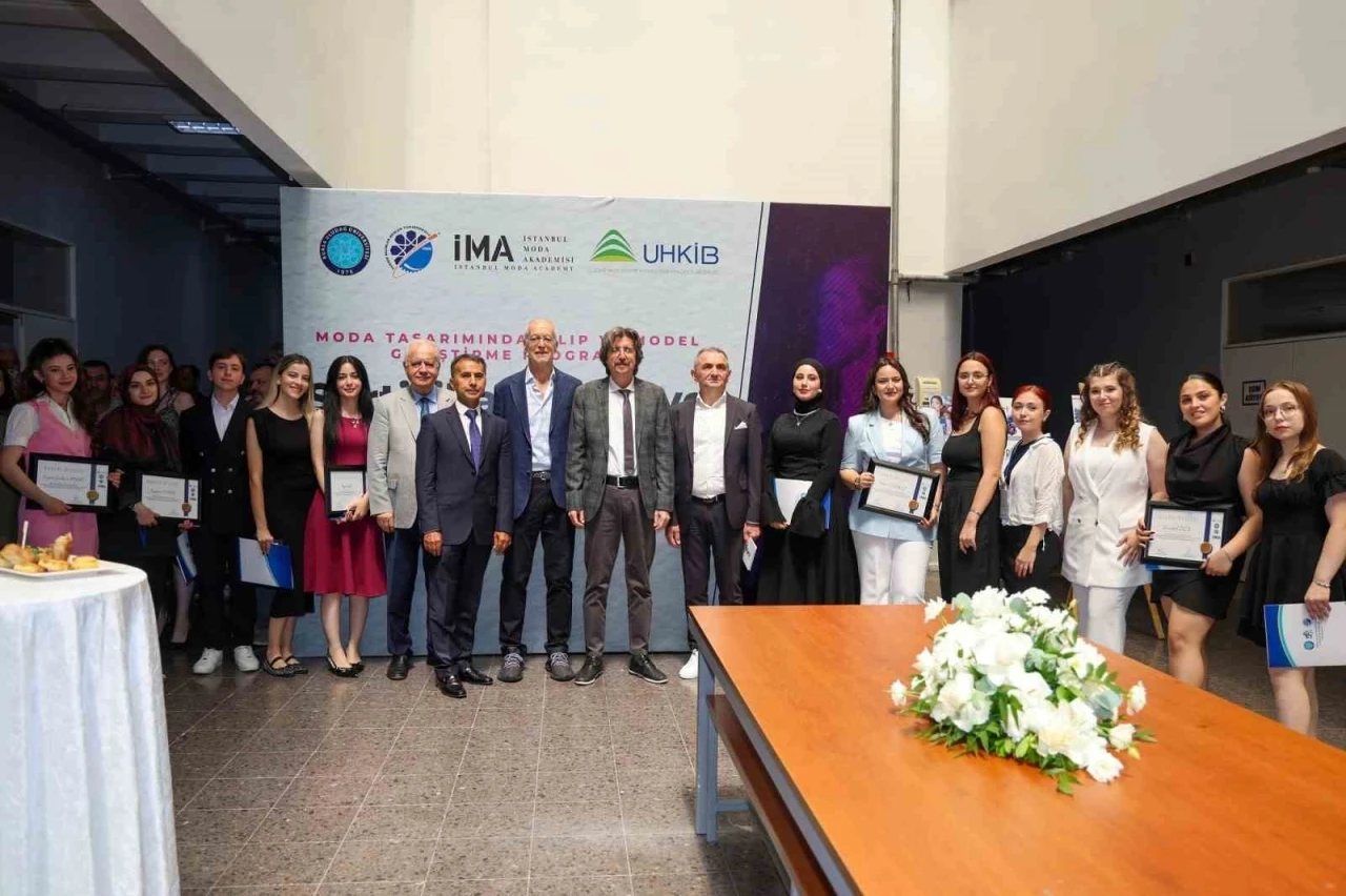 Moda Tasarımında Kalıp ve Model Geliştirme Programı yeni mezunlarını verdi
