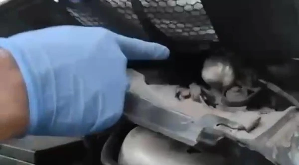 Motor parçalarına sakladıkları uyuşturucuyla insanları zehirleyeceklerdi
