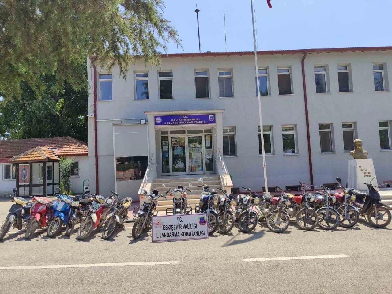 Motor, şase numarası değiştirilmiş 16 motosiklet ve 16 şahıs yakalandı
