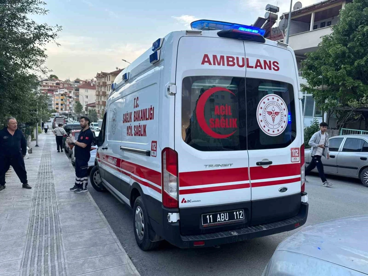 Motosiklet ile bisiklet çarpıştı; 1 yaralı
