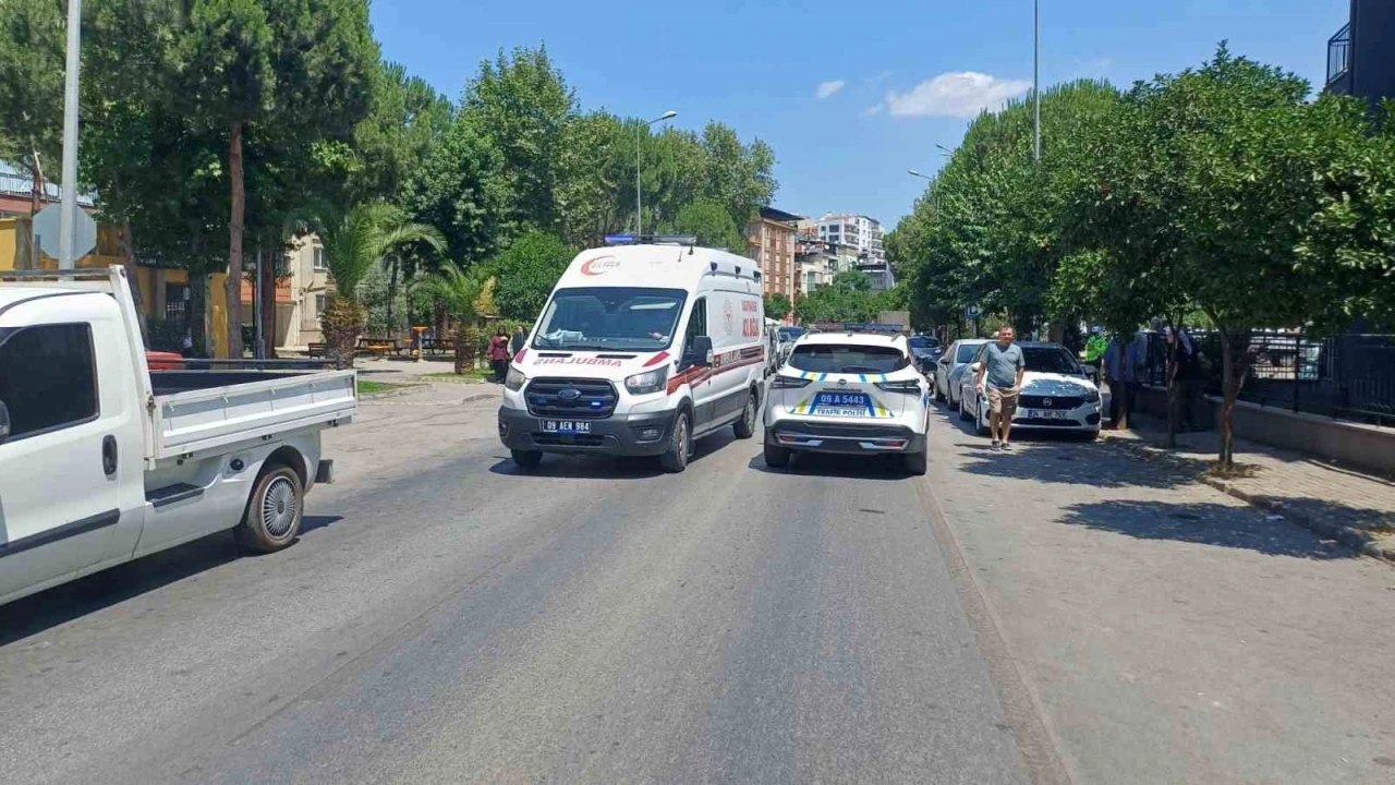 Motosiklet ile kamyonet &ccedil;arpıştı: 2 yaralı
