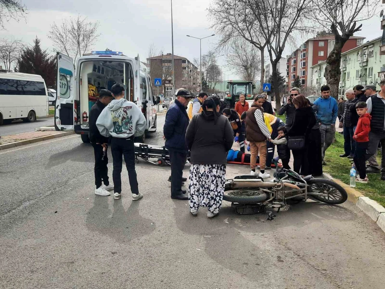 Motosiklet ile otomobil çarpıştı: 1 yaralı
