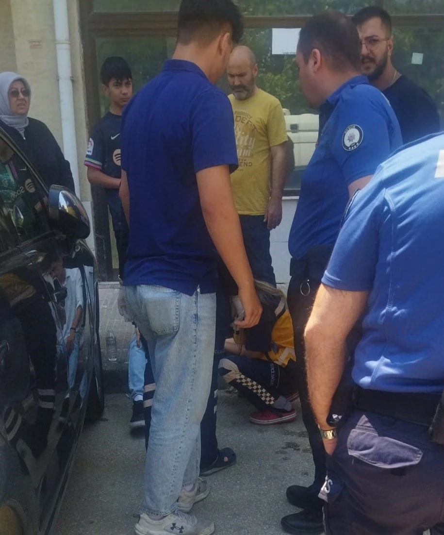 Motosiklet ile otomobilin çarpıştı, 1 kişi yaralandı
