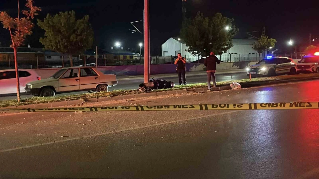 Motosiklet kazasında ağır yaralanan gen&ccedil;, 21 g&uuml;nl&uuml;k yaşam m&uuml;cadelesini kaybetti
