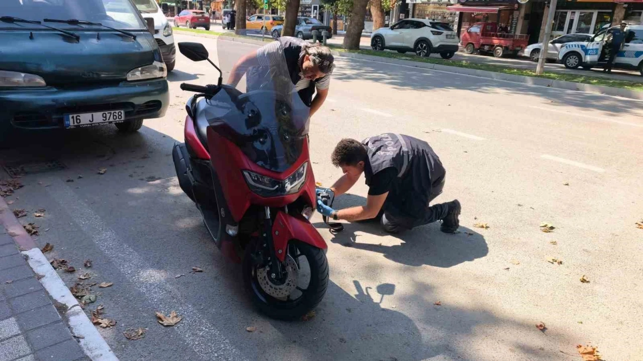 Motosikleti aldı, plakanın sahte olduğunu polis kontrol&uuml;nde &ouml;ğrendi
