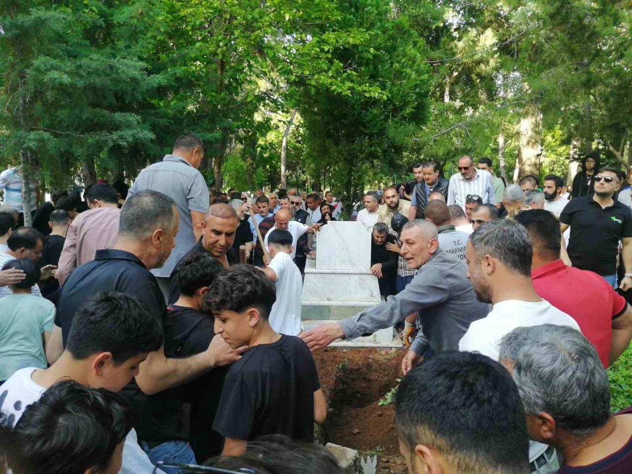 Motosikletin çarpması sonucu hayatını kaybeden 12 yaşındaki çocuk toprağa verildi
