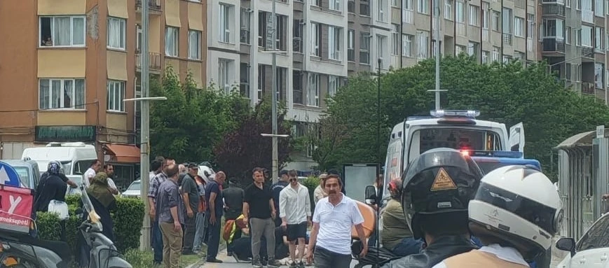Motosikletin &ccedil;arptığı 2 yaya yaralandı
