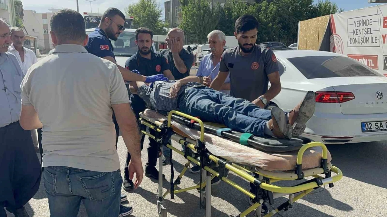Motosikletin çarptığı yaya yaralandı
