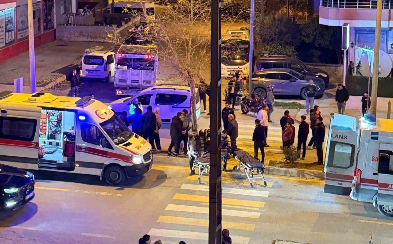 Motosikletler &ccedil;arpıştı:2 yaralı
