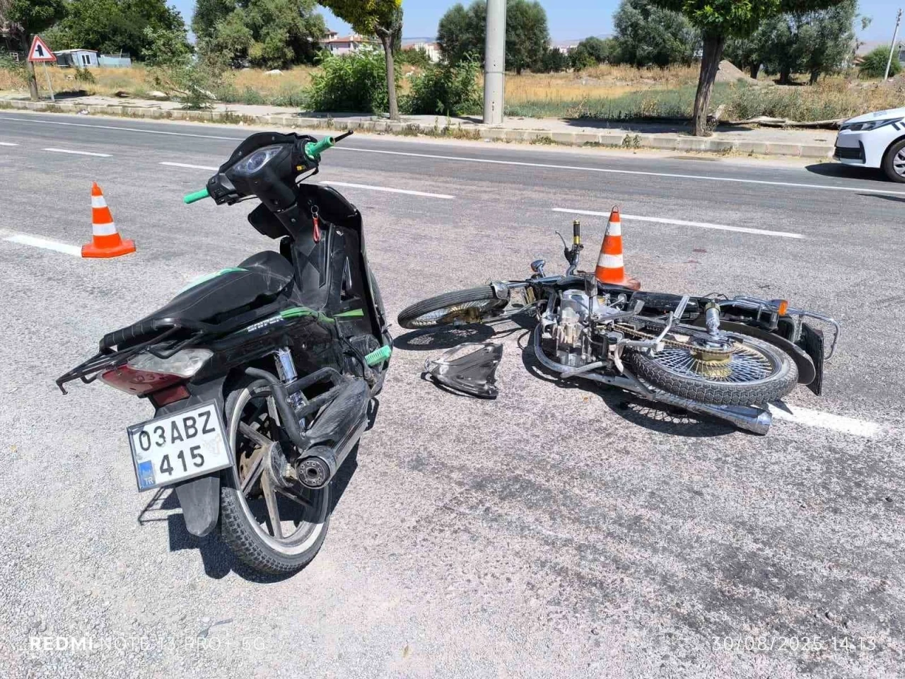 Motosikletlerin çarpıştığı kazada sürücüler yaralandı
