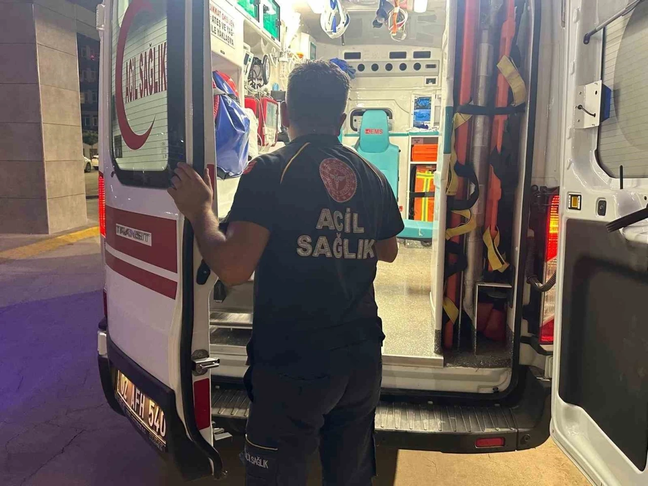 Motosikletli şahıslardan silahlı saldırı: 1 yaralı
