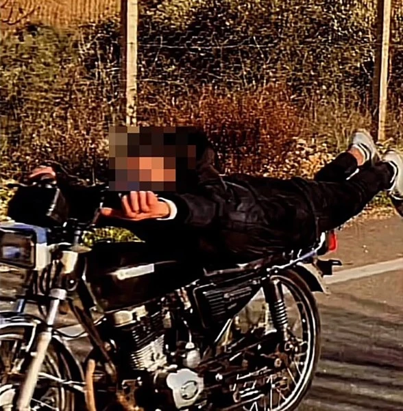 Motosikletli şov pahalıya patladı: Ehliyeti iptal edildi, 19 bin TL ceza kesildi
