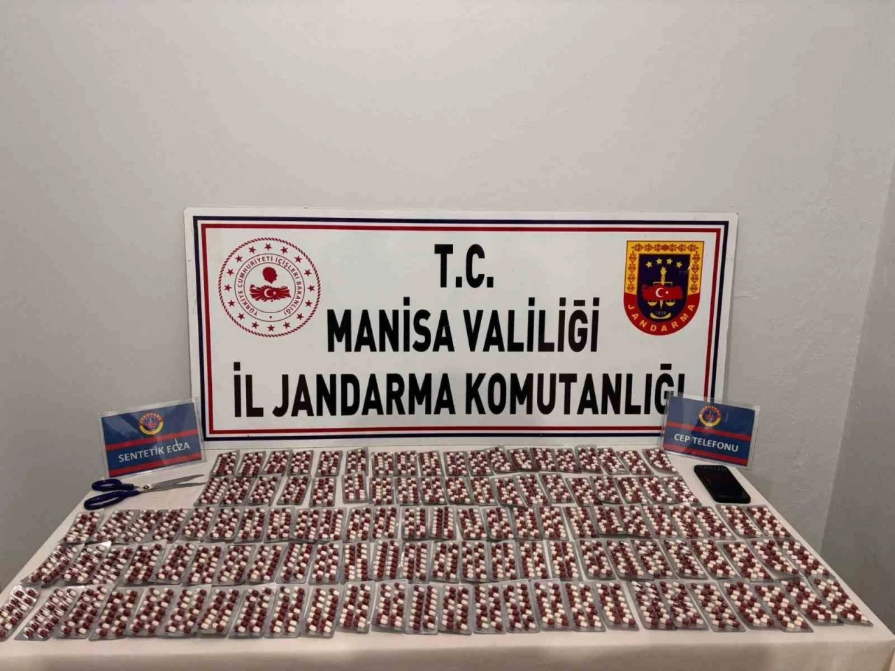 Motosikletli şüpheli 1622 sentetik uyuşturucu hapla yakalandı
