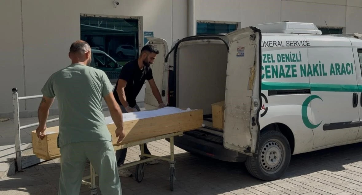 Motosikletli üniversite öğrencisi kamyonet ile çarpıştı: 1 ölü
