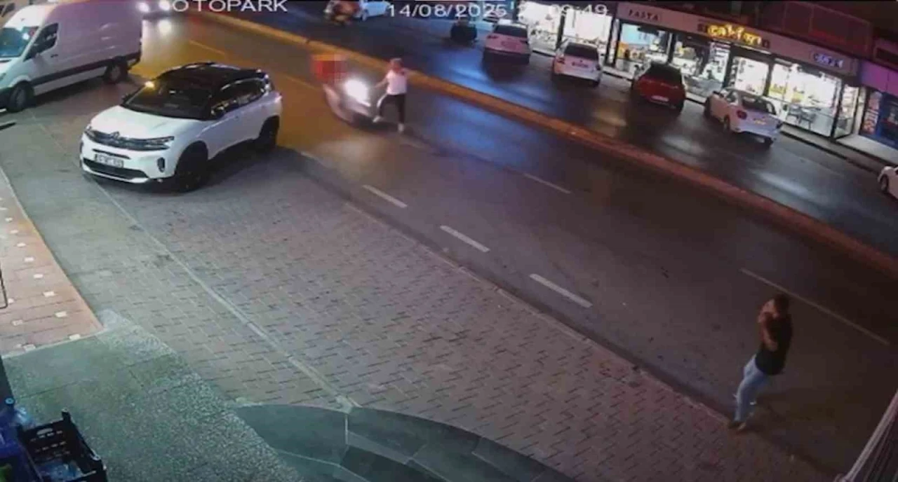 Motosikletli vatandaşa çarptı
