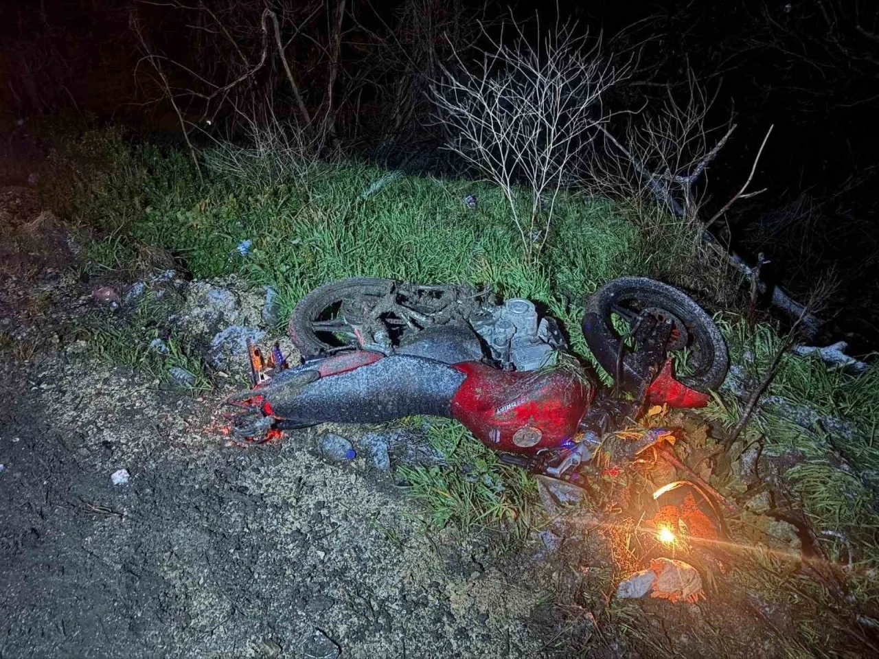 Motosikletten d&uuml;şen gen&ccedil; ağır yaralandı
