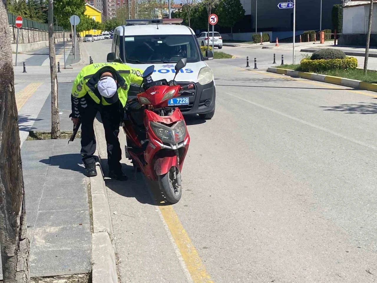 Motosikletten düşen sürücü yaralandı
