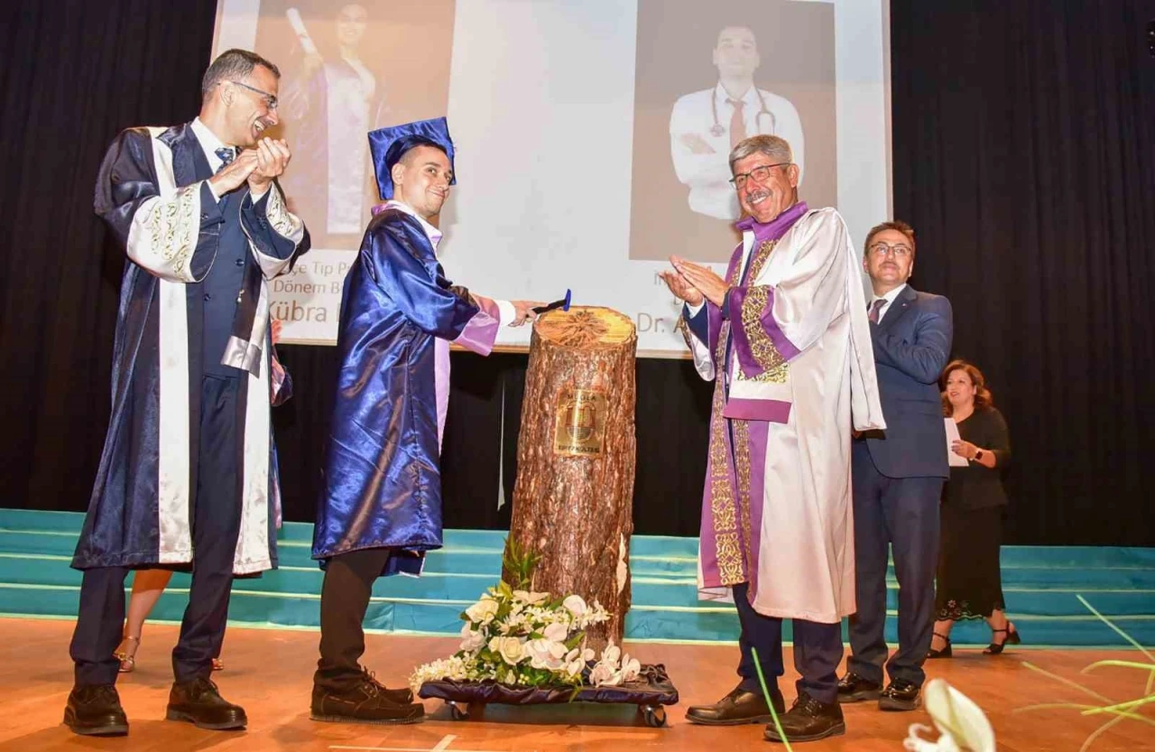 MSKÜ’lü genç hekim, TUS’ta Türkiye üçüncüsü oldu
