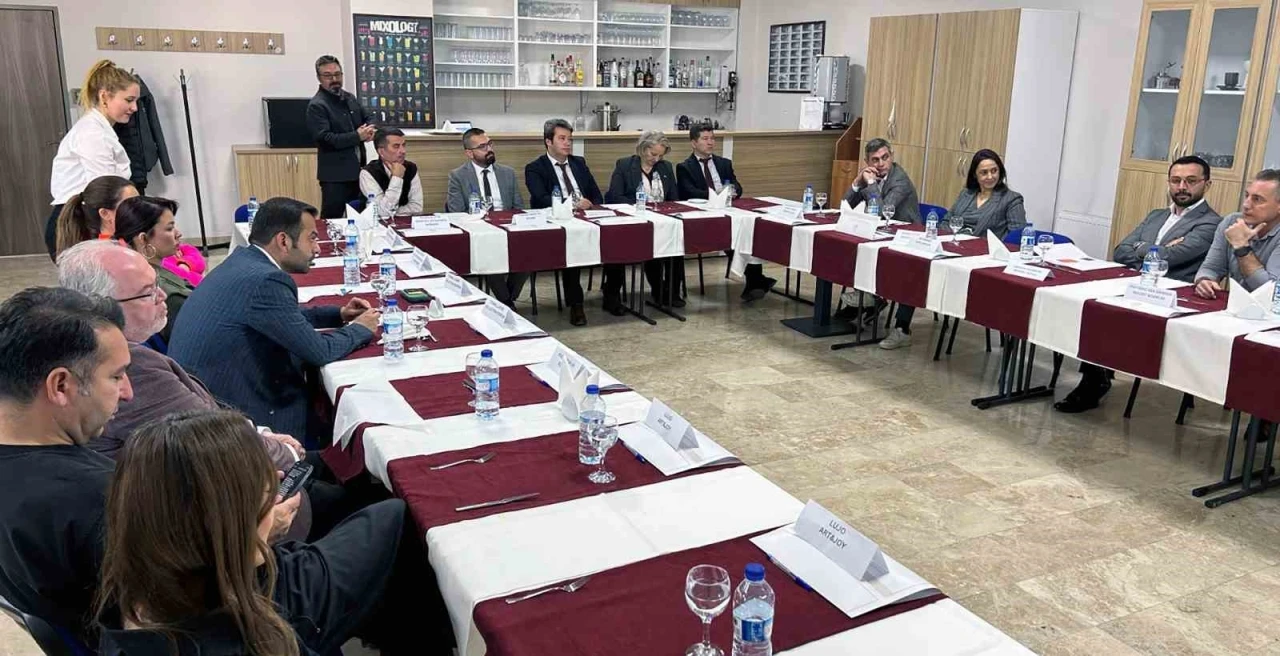 MSK&Uuml; Turizm Fak&uuml;ltesi, otel genel m&uuml;d&uuml;rlerini ağırladı