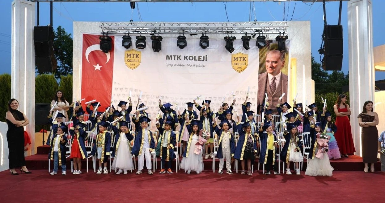 MTK Koleji&rsquo;nde hem mezuniyet hem karne heyecanı
