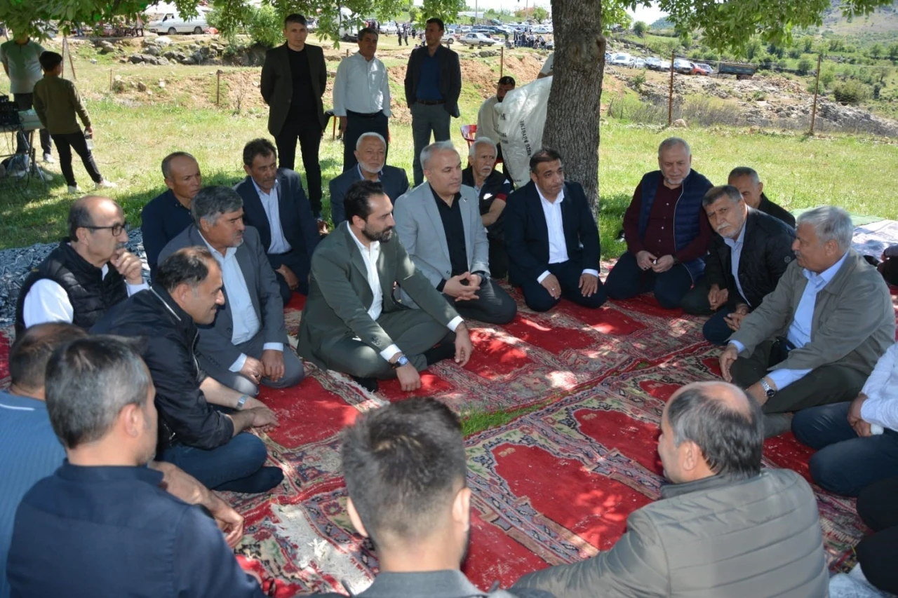 Mücahit Arınç, Demirci’de mahalle hayırlarına katıldı
