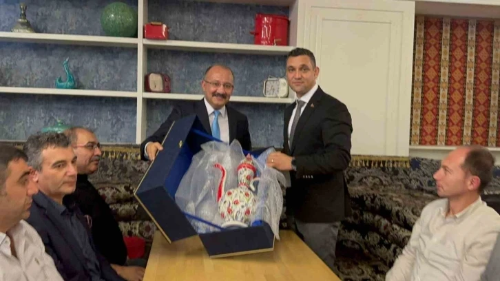 M&uuml;d&uuml;r &Ouml;z&ccedil;alık&rsquo;a veda
