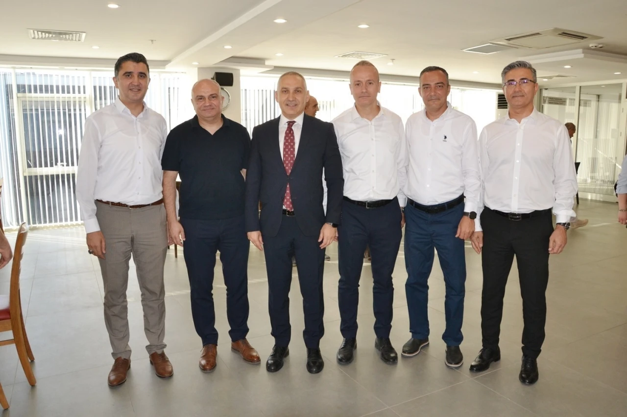 Müdür Öztürk dualarla görevine veda etti
