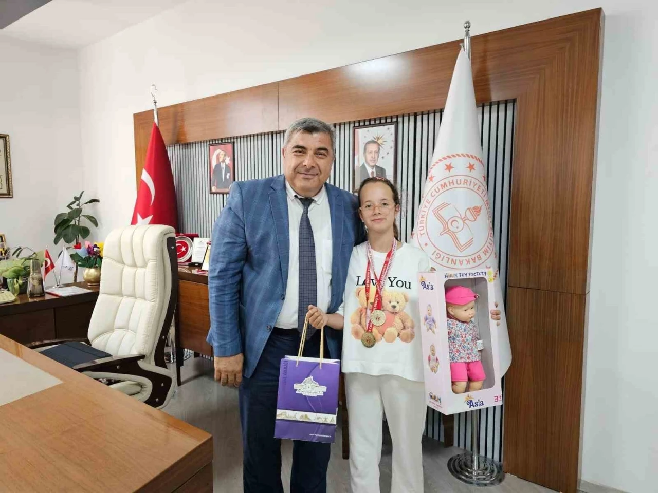 Müdür Sünnetci, şampiyonu makamında ağırladı
