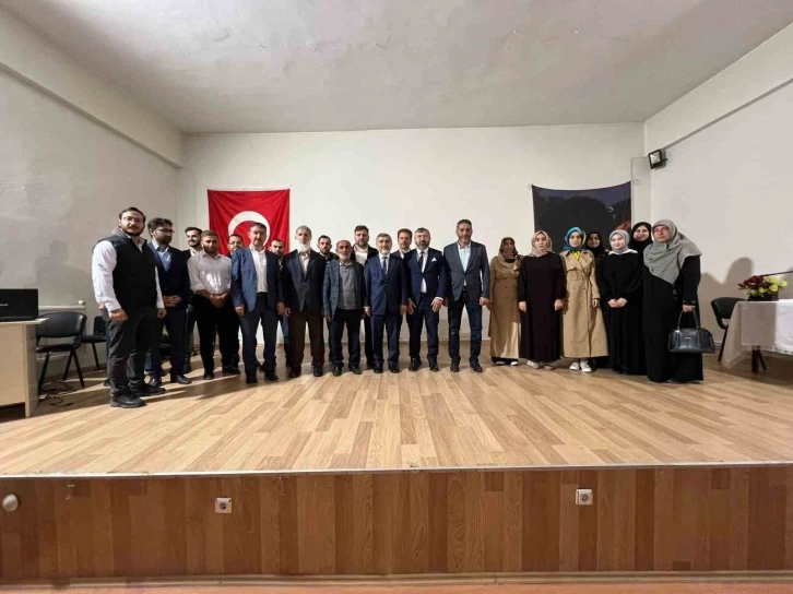 M&uuml;ft&uuml; G&uuml;l, Tercan ve &Ccedil;ayırlı&rsquo;da konferans verdi
