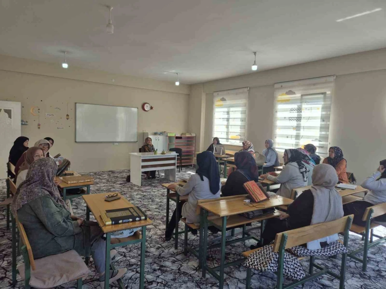 M&uuml;ft&uuml;l&uuml;kten kadınlara y&ouml;nelik sohbet programları

