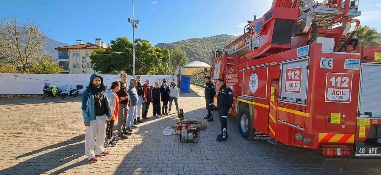 Muğla B&uuml;y&uuml;kşehir Belediyesi g&ouml;n&uuml;ll&uuml; itfaiyeciler yetiştiriyor
