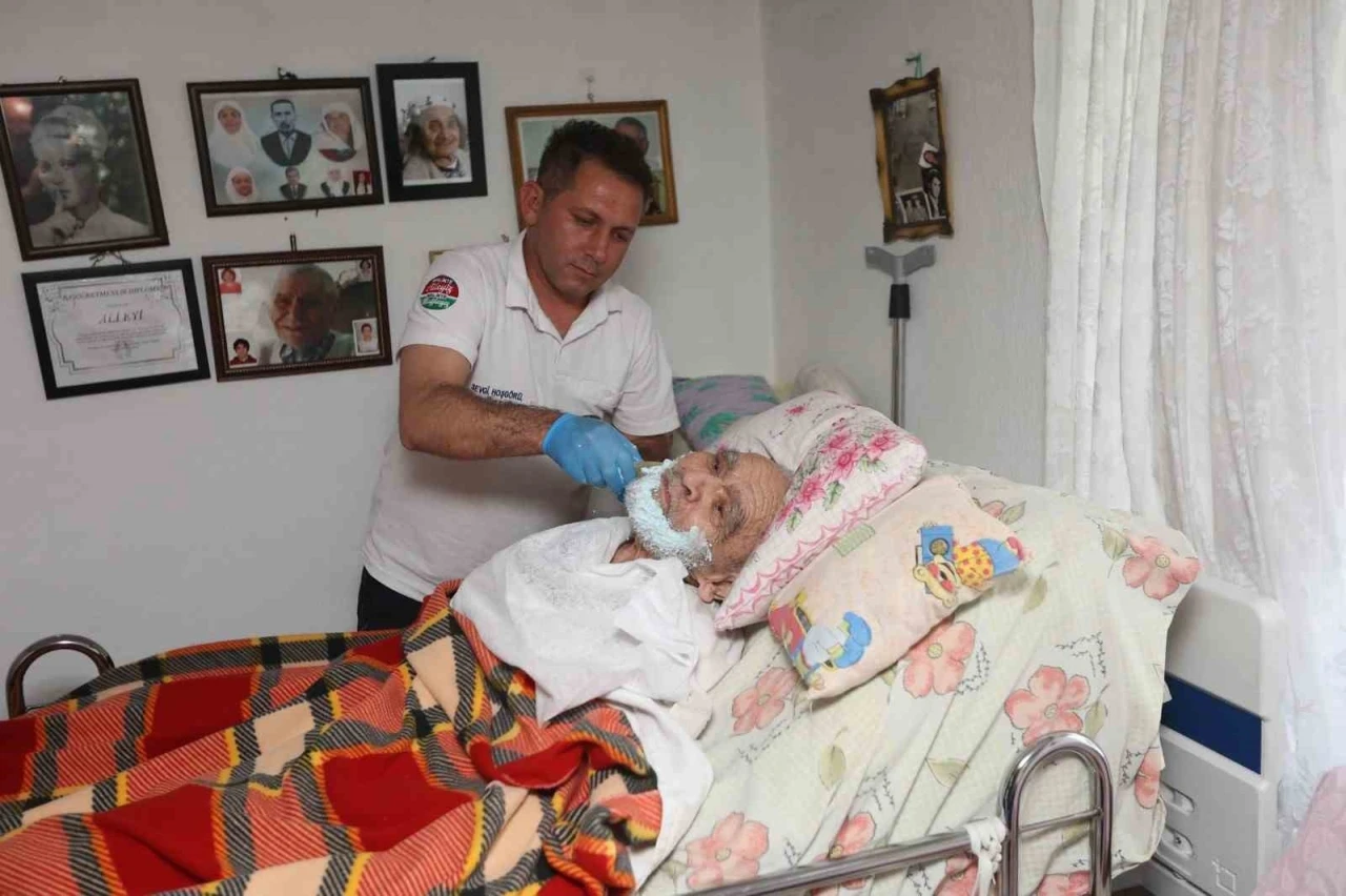 Muğla Büyükşehir Belediyesi’nin evde bakım hizmetiyle bayram sevinci kapıya geldi
