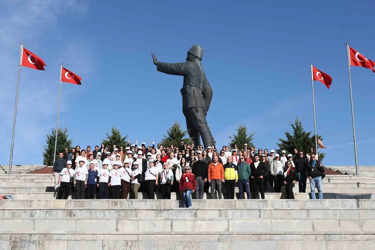 Muğla Büyükşehir, Cumhuriyet’in 102. yılında 102 kadını Anıtkabir’e götürdü
