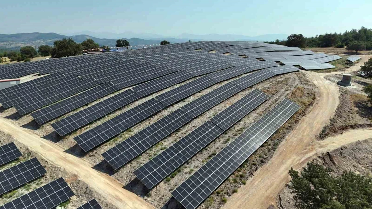 Muğla B&uuml;y&uuml;kşehir enerjideki y&ouml;n&uuml;n&uuml; g&uuml;neşe &ccedil;evirdi
