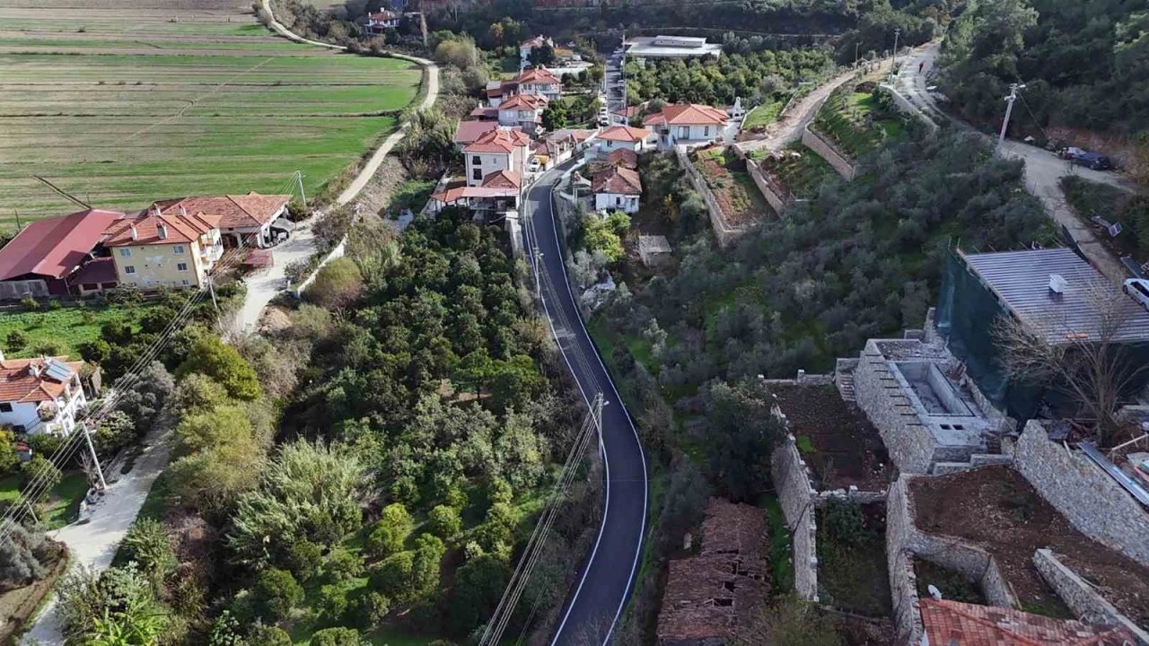 Muğla Büyükşehir, Şirinköy-Akçapınar yolunu yeniledi
