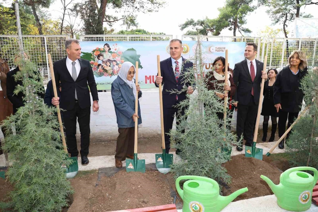 Muğla’da 16 bin 453 öğretmen için 16 Bin 453 fidan toprakla buluşuyor
