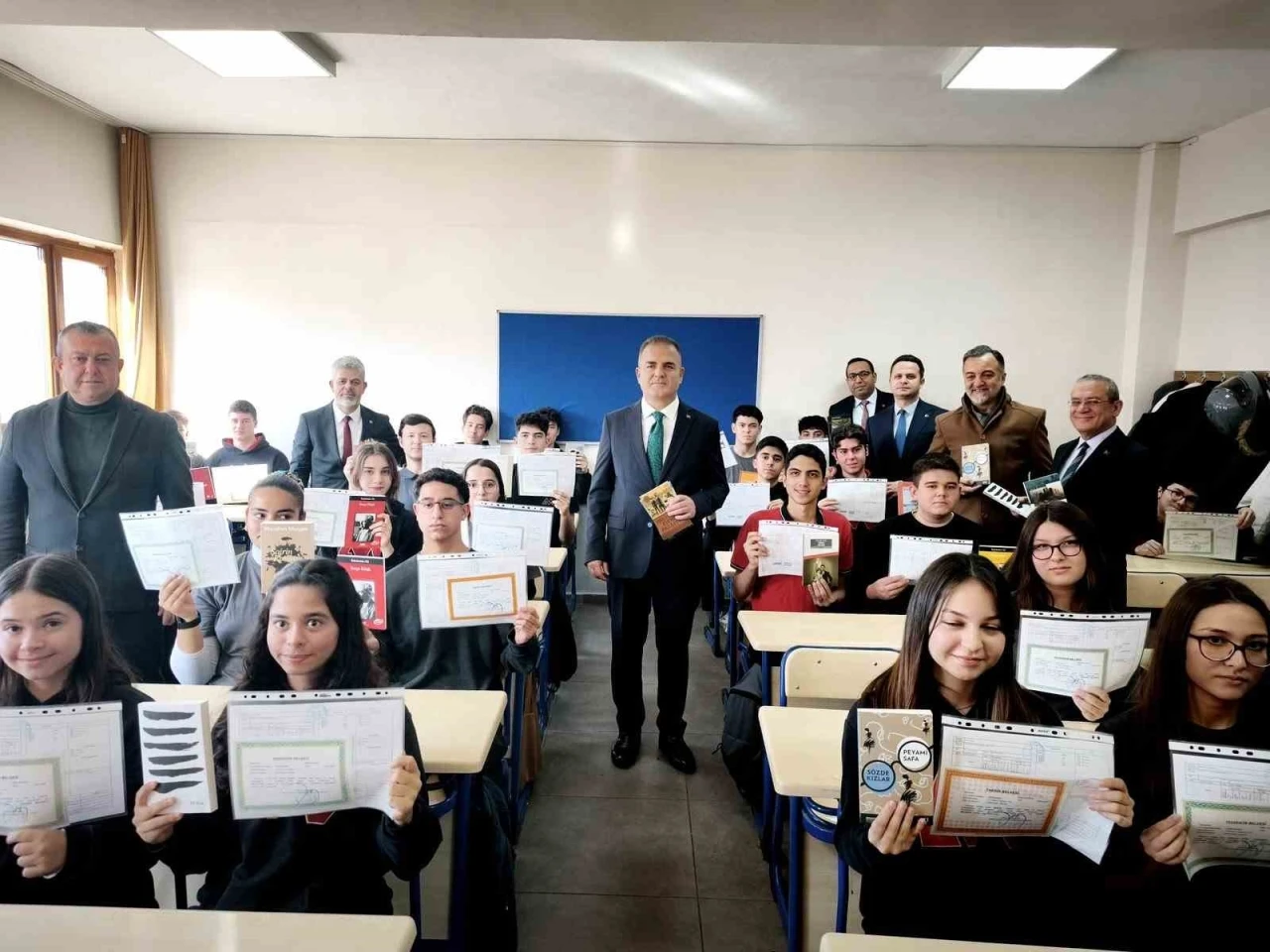 Muğla&rsquo;da 161 bin &ouml;ğrenci karne aldı, yarıyıl tatili başladı
