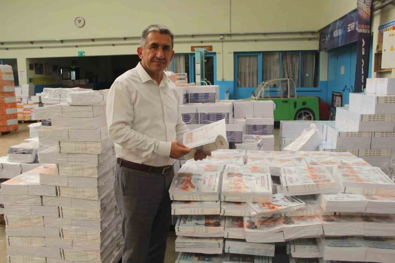Muğla’da 262 bin 27 ücretsiz ders kitabı okullardaki yerlerini almak üzere yola çıktı

