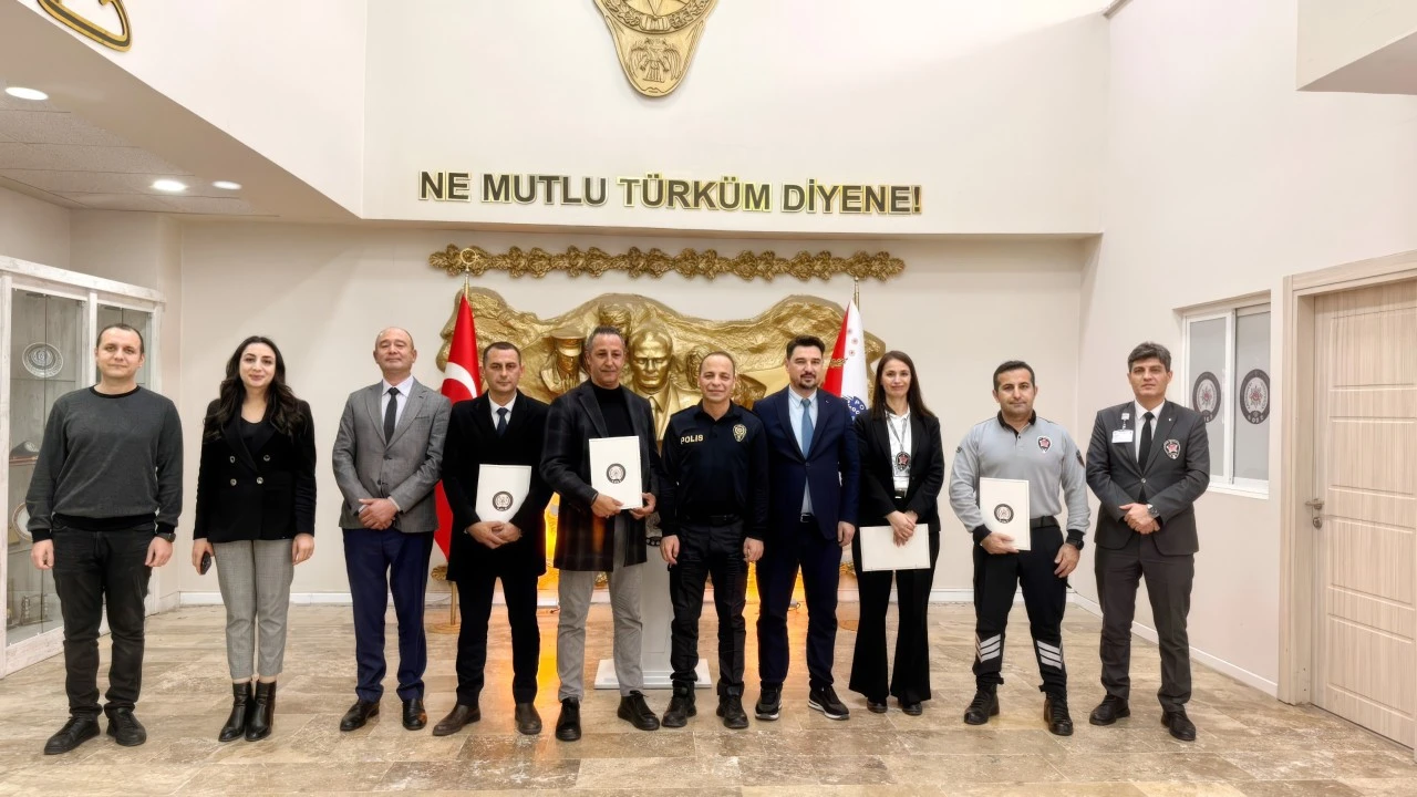 Muğla&rsquo;da başarılı &ccedil;alışmalarıyla &ouml;ne &ccedil;ıkan &ouml;zel g&uuml;venlik g&ouml;revlilerine teşekk&uuml;r belgesi
