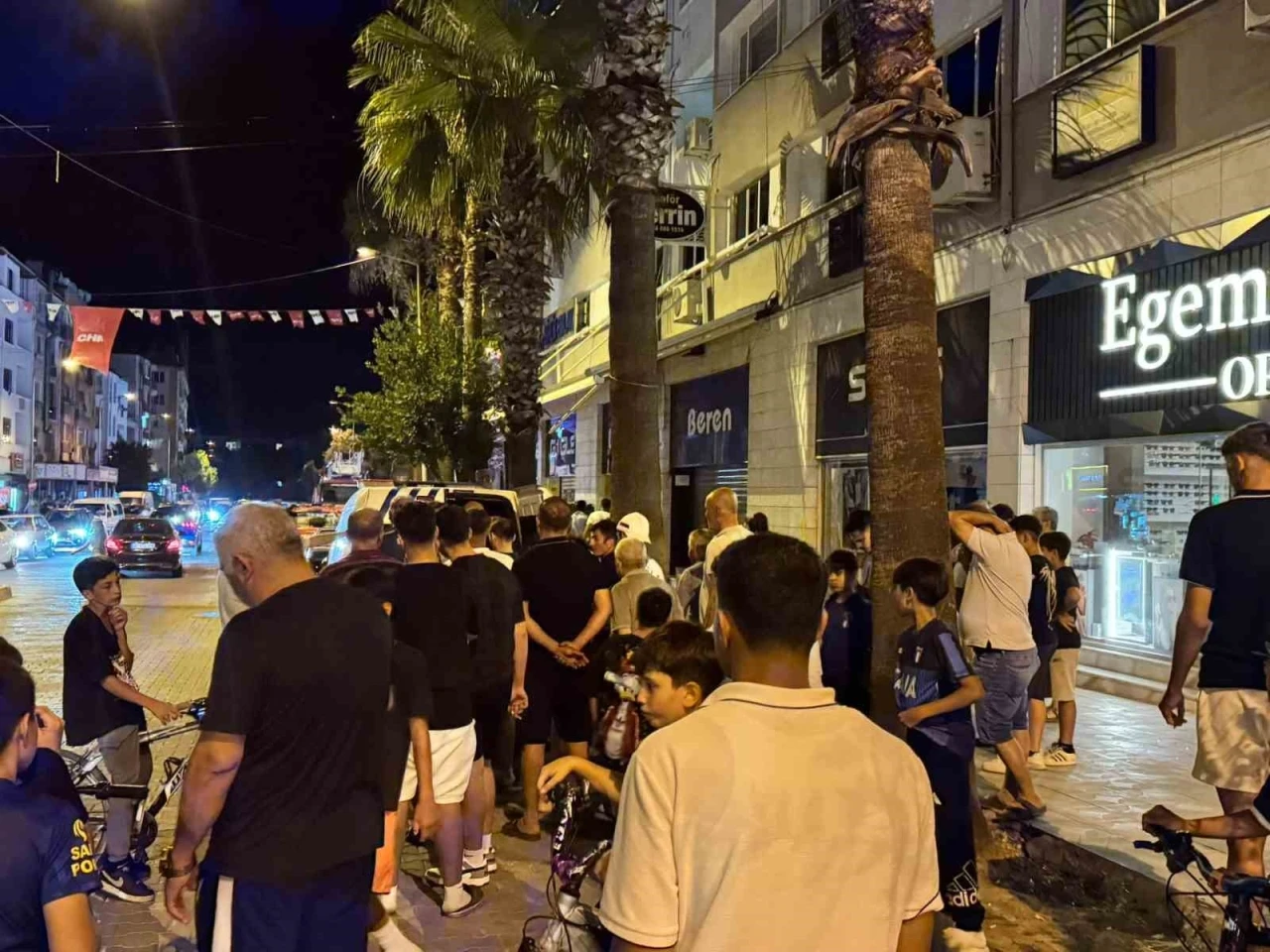 Muğla&rsquo;da &ccedil;atıya &ccedil;ıkan gen&ccedil; ikna edilerek aşağı indirildi
