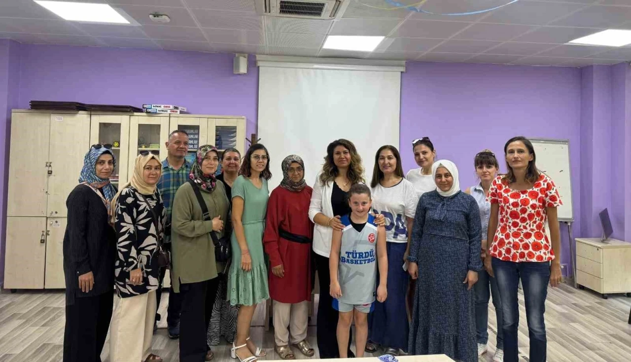 Gençlik Merkezinde ‘Çocuklarla Etkin İletişim’ Semineri