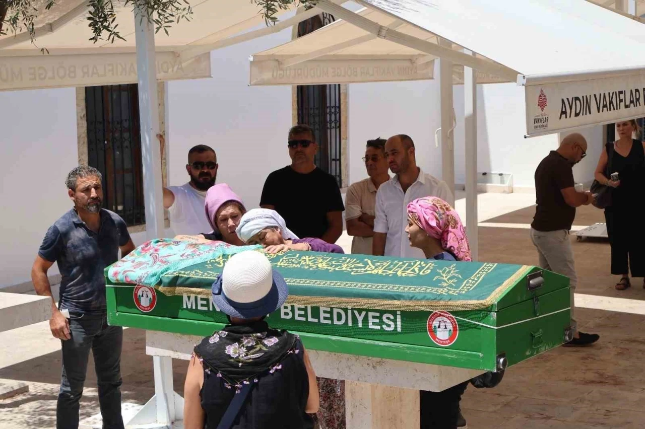 Muğla&rsquo;da hayatını kaybeden kadının tabutunu kadınlar taşıdı
