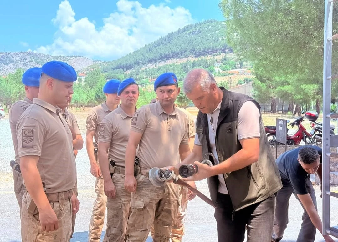 Muğla&rsquo;da komandolara orman yangını eğitimi
