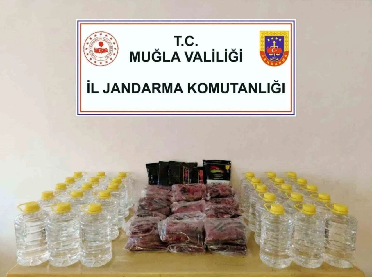 Muğla&rsquo;da yenil yıl &ouml;ncesi 1 ton 235 litre ka&ccedil;ak i&ccedil;ki ele ge&ccedil;irildi
