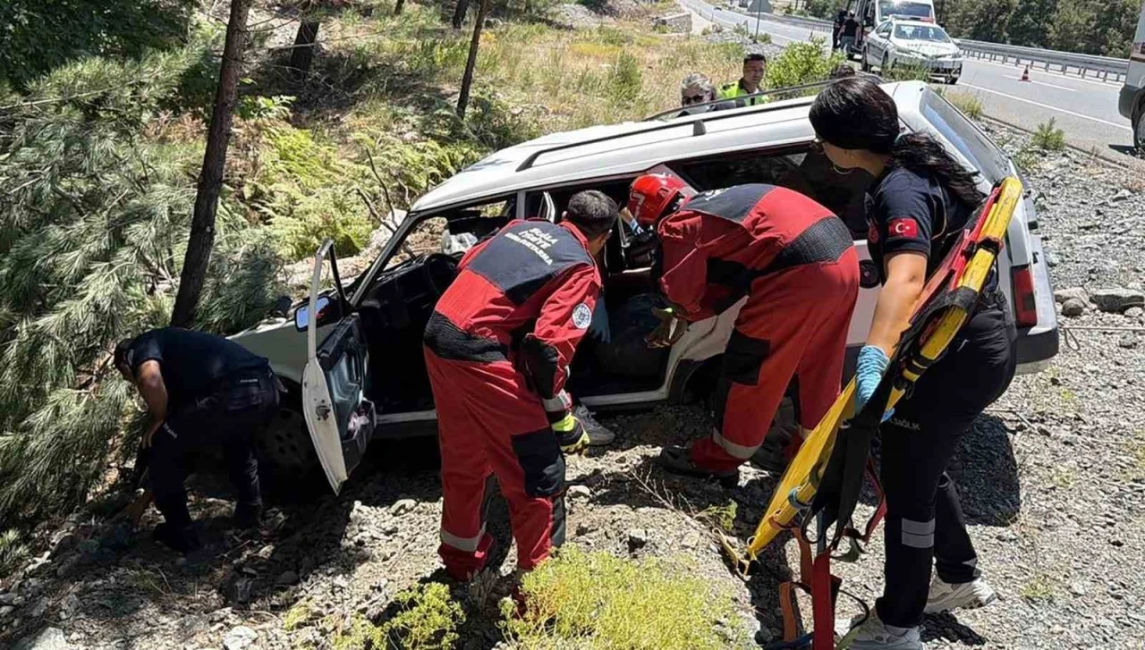 Muğla-Denizli karayolunda kaza: 2 yaralı
